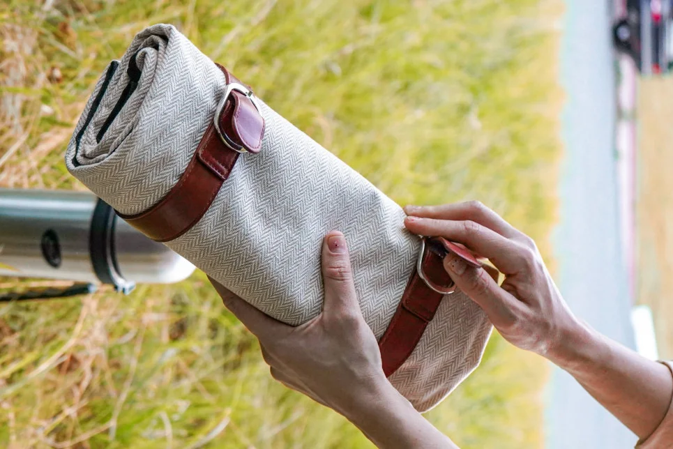 picnic blanket that folds into a bag